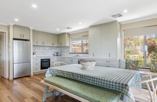 Preston Beach House | Sand Dunes Preston Beach Family Escape with wifi
