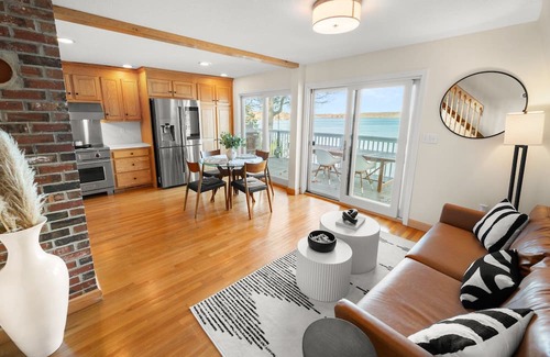 Salem House | Breathtaking lake views 15 mins from Mohegan Sun