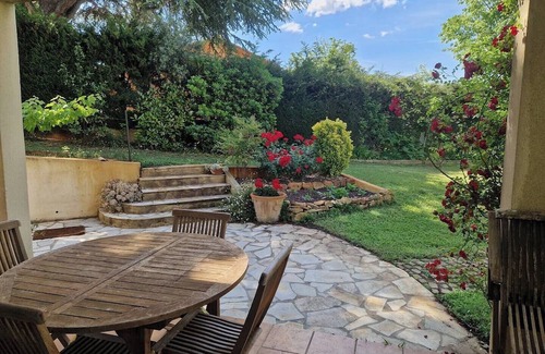 Gemenos House | Large T2 with parking and garden