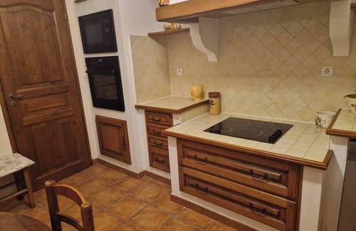 Gemenos House | Large T2 with parking and garden