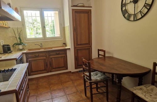 Gemenos House | Large T2 with parking and garden