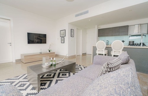 Panama City Apartment | Exclusive and luxury 1BR with balcony in Yoo Panama
