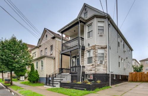 Elizabeth Apartment | Convenient Elizabeth Apartment with Private Balcony!