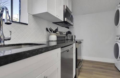 Lake Worth House | Endless Summer 2bd 2ba with beautiful outdoors