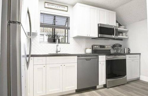Lake Worth House | Endless Summer 2bd 2ba with beautiful outdoors