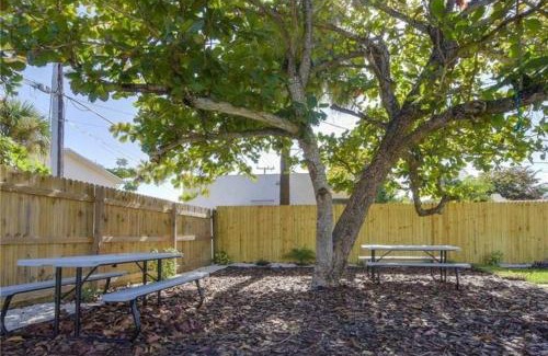Lake Worth House | Endless Summer 2bd 2ba with beautiful outdoors