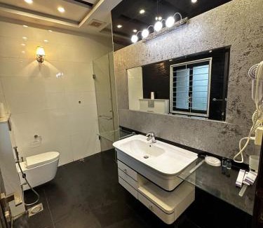 Lahore Villa | Luxury House in DHA & near to Airport