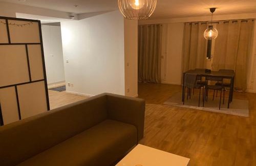 Huskvarna Apartment | Mysig 1 rok med trädgård