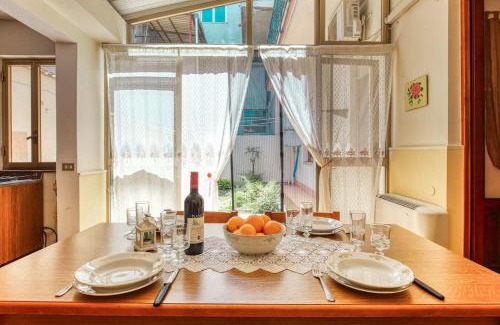 San Filippo del Mela Apartment | Milazzo Apartment with additional shower in Garden