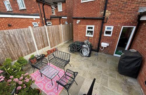 Watford House | Luxurious Shared Home - Self Check-In, Free Street Parking