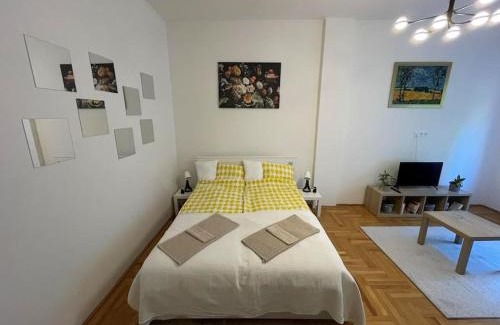 Ujlak Apartment | Julia Apartman