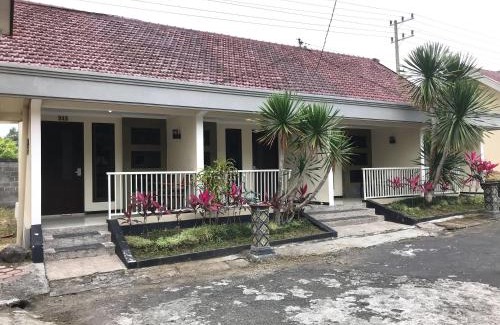 Ngantang Hotel | Selorejo Resort Mitra RedDoorz