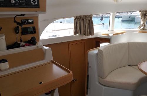 Tartane Boat Rental | Catamaran Daisy Temple