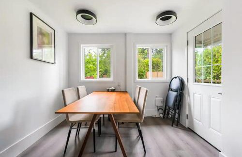 Dunbar House | Cozy bedrooms in main floor to enjoy in vancouver