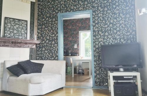 Tampere Bed & Breakfast | Valkea Monitoimitila - Jaetut Huoneet Naispuolisille