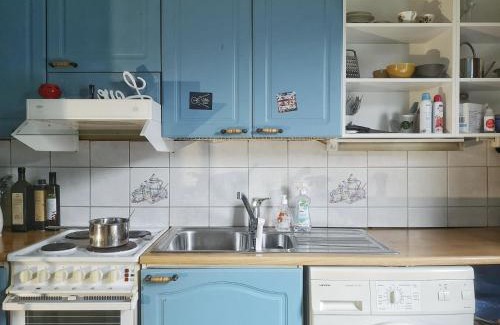 Tampere Bed & Breakfast | Valkea Monitoimitila - Jaetut Huoneet Naispuolisille