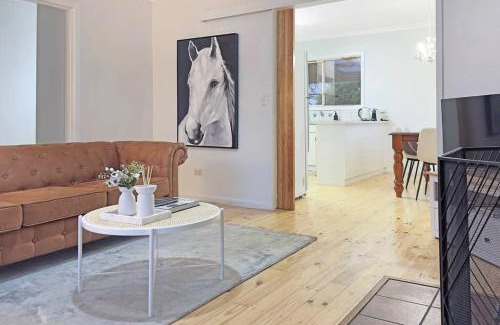 Romsey House | 'Hawthorn Park' Farm Homestead in Macedon Ranges