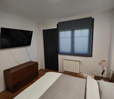 Sancibrian Apartment | Habitación doble independiente con baño
