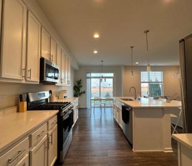 Fox Valley House | Townhome in Aurora
