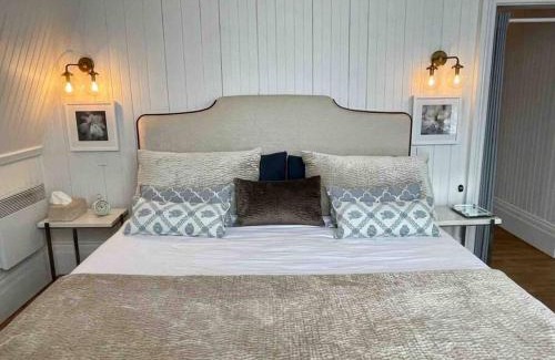 Low House | 1928 SchoolHouse w/ luxe pool and panoramic views