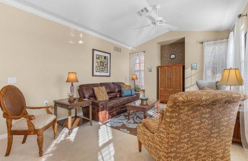 Diplomat House | WHAT A VIEW! Community Pool & HotTub, Fitness Center - Condo Concordia Gem - Roelens