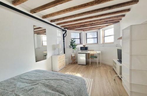 Bushwick House | Cozy, Large and Fully Furnished - Near the L Train