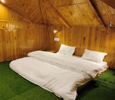 Banjar Hotel | Northern Cedar Cabin