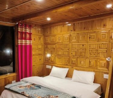 Banjar Hotel | Northern Cedar Cabin