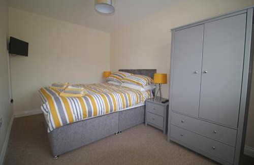 Darlington Apartment | Sillars Getaways - Modern Four Bedroom Town House