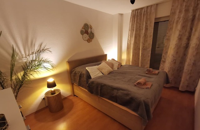 3-zi. Erdgeschosswohnung,wilhelmshöher Alle,separater Eingang,terrasse,5min Tram