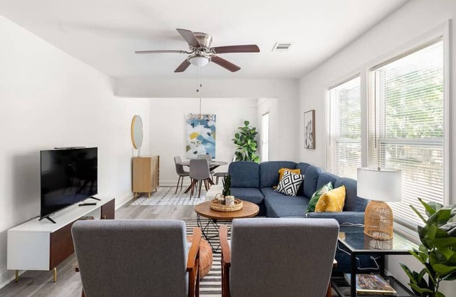 Newly Renovated Modern Bungalow Minutes from DT