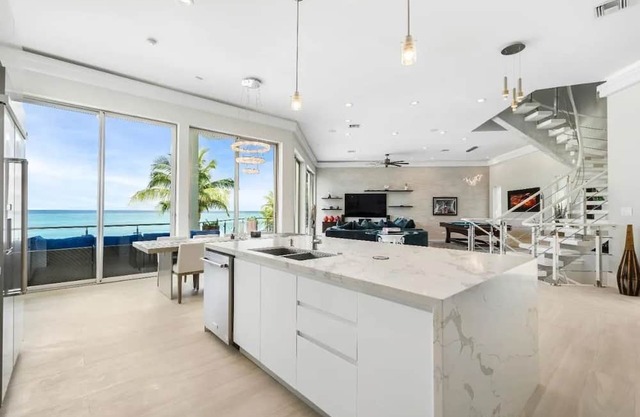 Perfect Getaway! Luxurious Modern Oceanfront Villa w/Pool + More @ Nassau
