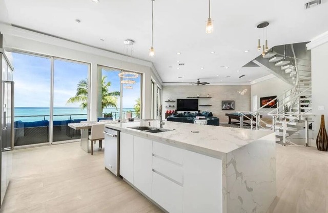 Perfect Getaway! Luxurious Modern Oceanfront Villa w/Pool + More @ Nassau