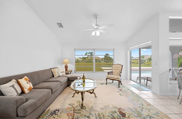 Relax in Rotonda Pool Home in Golf Course Community, Near Beaches, Shopping, Restaurants - Awesome!