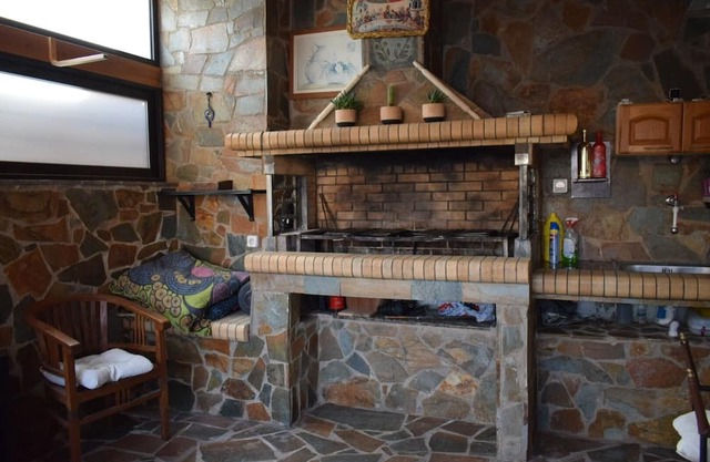MTC-Jasmine's House - Two Bedroom Apartment, Sleeps 6
