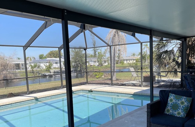 Designer Home on Fresh Water Canal20x32 Heated Pool*Close to Manasota Key Beach