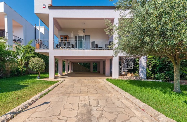 Villa 'Lovely Villa' with Private Garden, Terrace & Wi-Fi