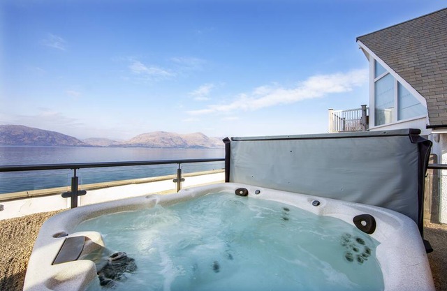 Beach House 2 with Hot Tub - sleeps 8 guests in 4 bedrooms