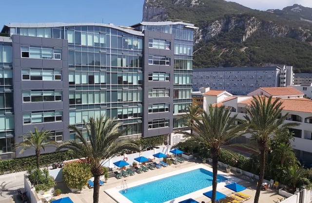 NEW - OceanVillage Apartment -Privet pool and Rock of Gibraltar views