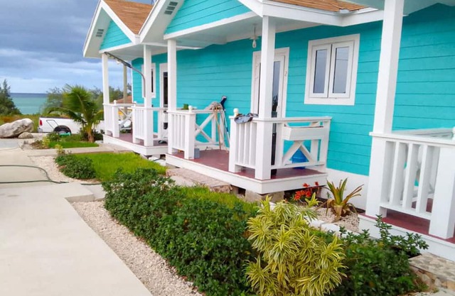 3-2 Minutes Away From The Beach, Restuarant, Stores And Bars