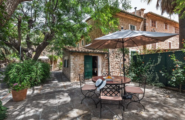 3-Bedroom traditional Soller stone house with a great garden