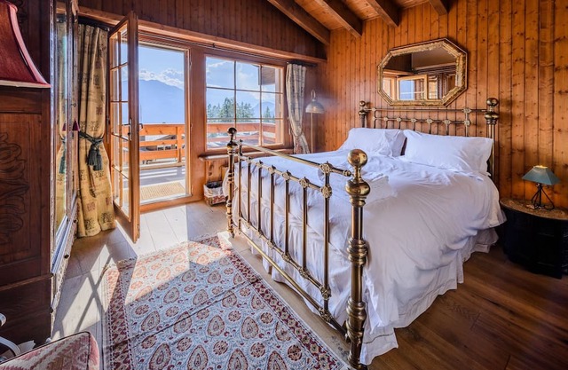 Chalet Sabrina - Beautiful Top Floor Duplex Apartment by main Medran lift station