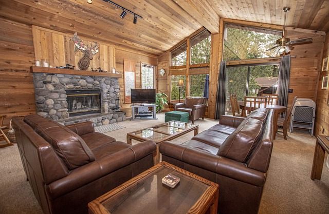 Vance: Sunny and Spacious Dollar Point Home
