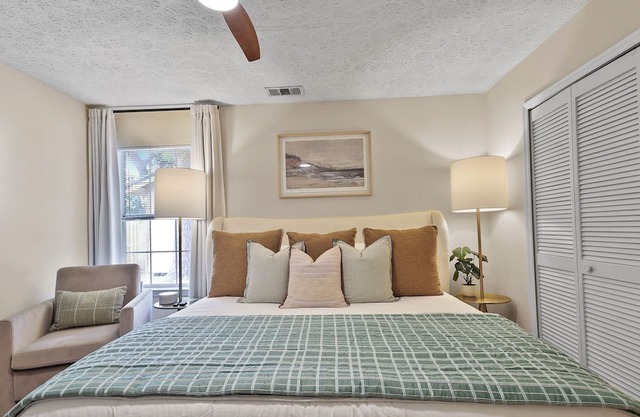 New Meets Nostalgic- Cottage Sleeps 8