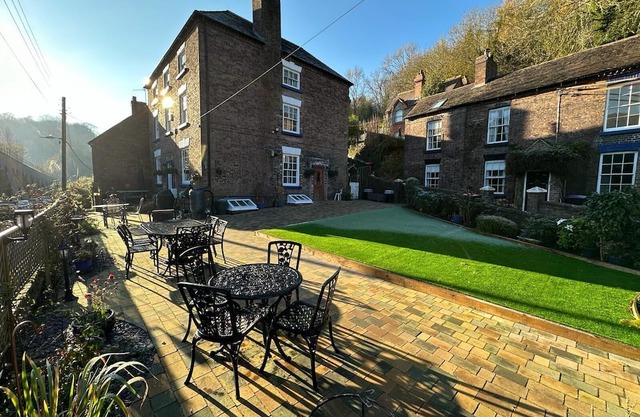 VIaduct Guest House