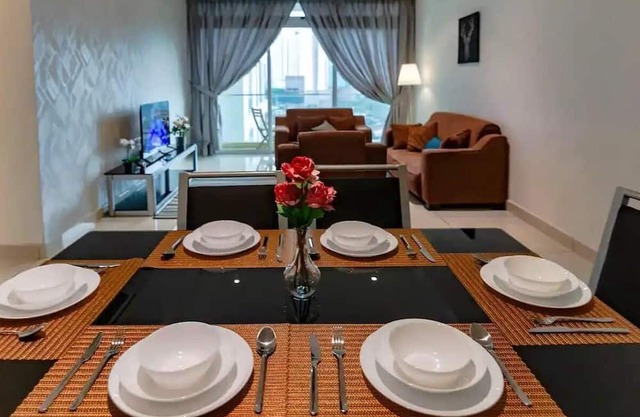 A Chic 3BR KSL Desplanade Residence, Free Parking