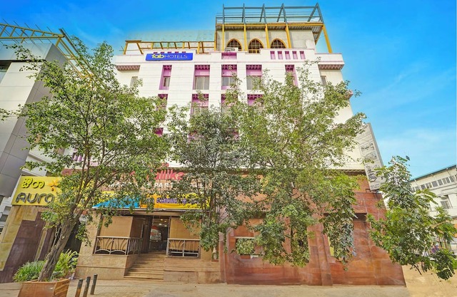 Fabhotel Aura Inn