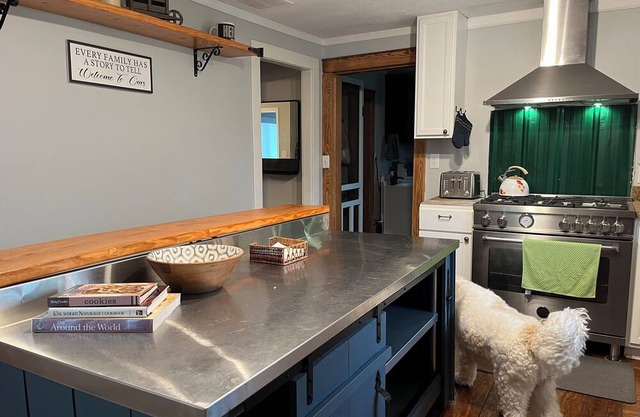 The Little Wellness Farm - Charming 3-bedroom farmhouse in lovely Marysville, OH