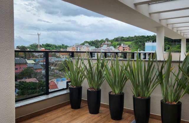 New, modern, quiet loft, in an upscale neighborhood, in the geographic center of the island.