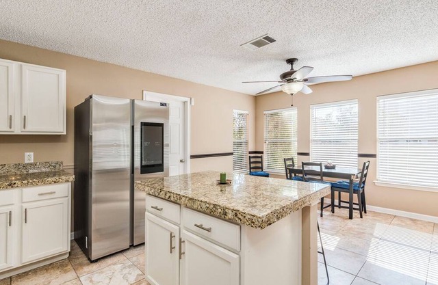 Spacious 5-bdrm house w/Free WiFi in Pleasant Cedar Park 25 Min to 6th Street